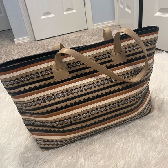 Tory Burch Handbags - Tory Burch Tote